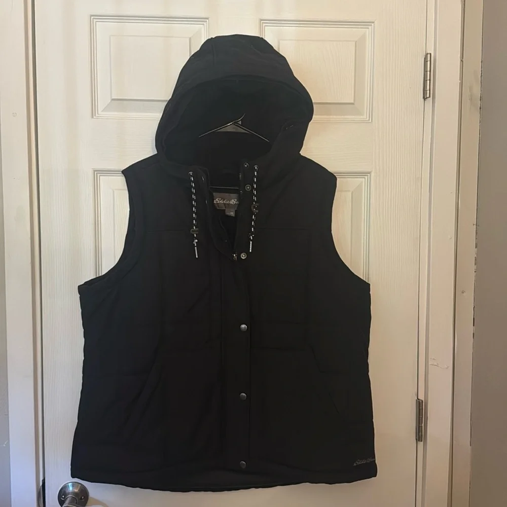 Women’s Eddie Bauer Black Puffer Vest Faux Fur Lined with Hood Size 2XL - Picture 1 of 4